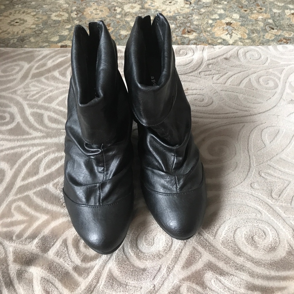 Wedge black booties sz 8 APOSTROPHE USED